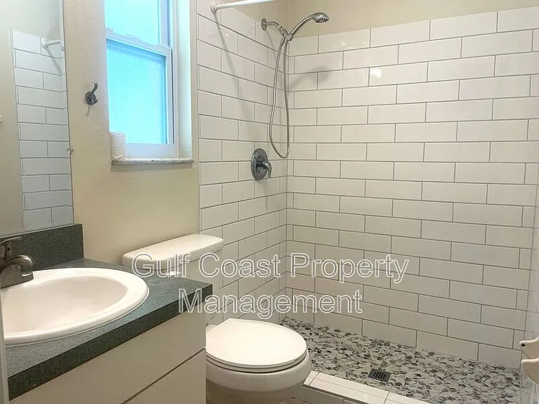 220 Avalon Rd — Photo 15