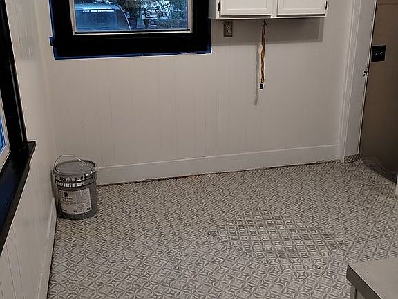 4th image of 1029 Elmhurst Ave