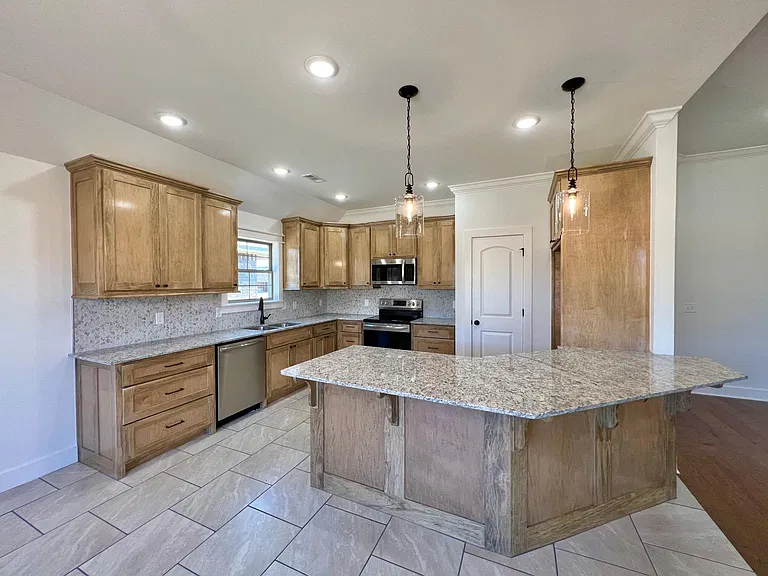 975 Sugar Pine St — Photo 6