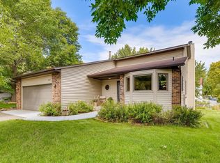 17902 S Shore Ln W, Eden Prairie, MN 55346