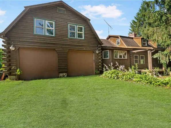 10999 Meadow Ln, Chagrin Falls, OH 44023