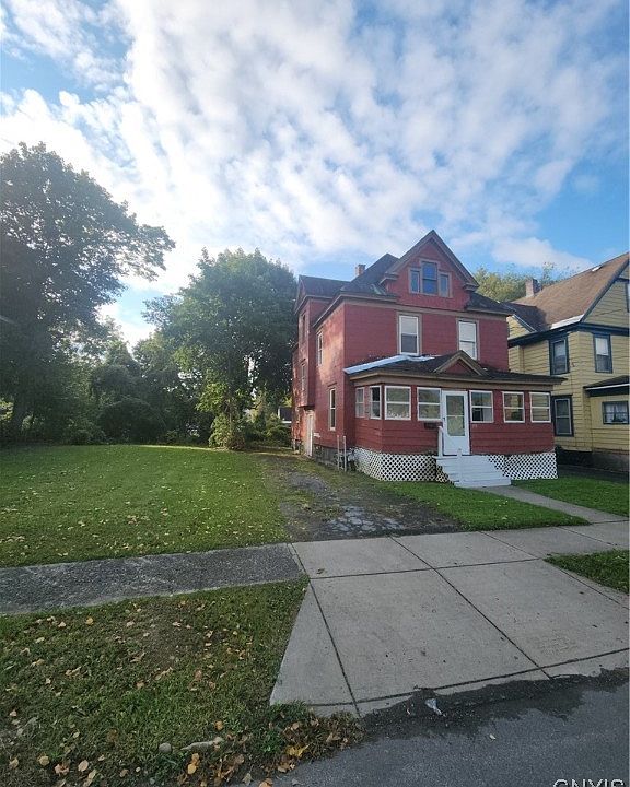 2nd image of 135 W Pleasant Ave