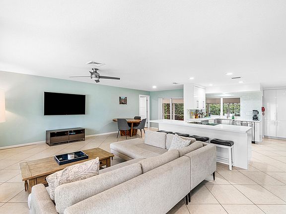 5th image of 400 NE 43rd Street