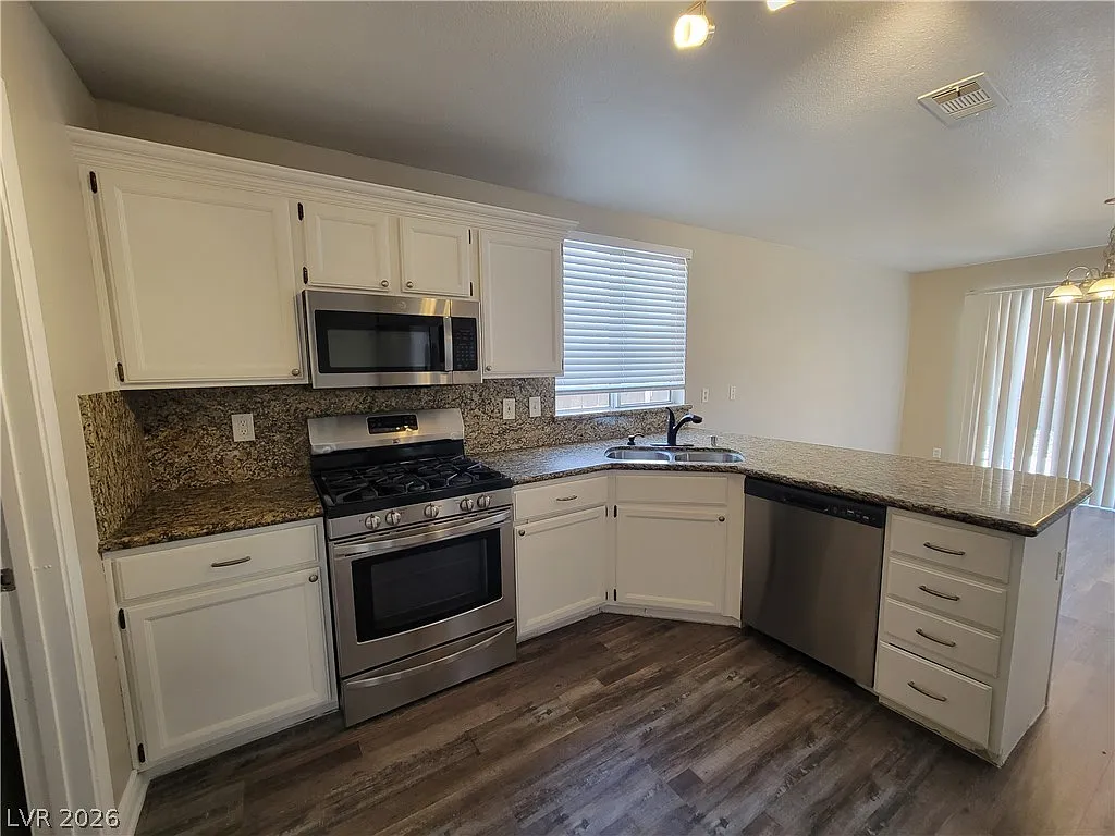 3 bed, 2.5 bath, 1522 sqft, $2,095 — Photo 3
