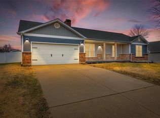 1401 Stonegate St, Farmington, MO 63640