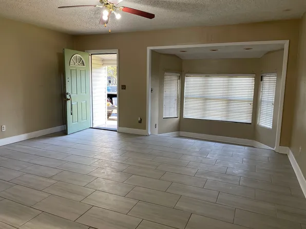 5335 Attleboro St, Jacksonville, FL 32205