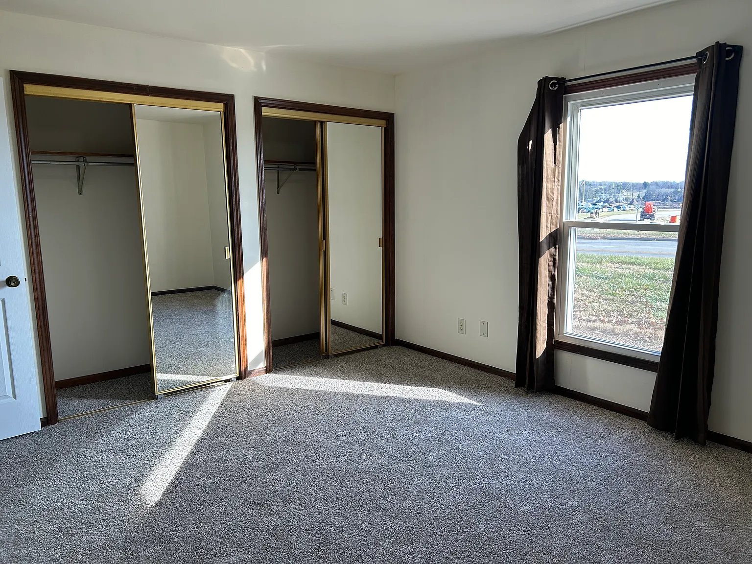 2 bed, 1050 sqft, $900 — Photo 1