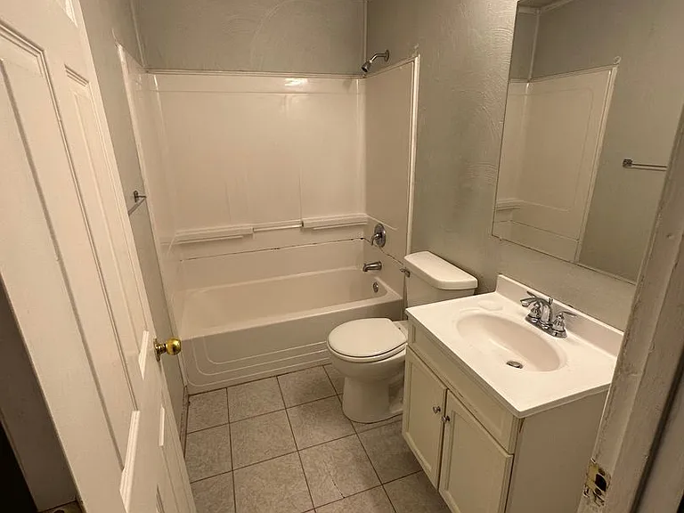 14 Harriet Ln — Photo 5