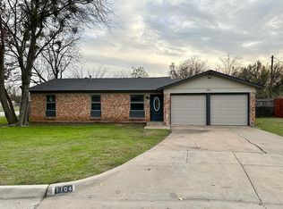 1104 Reba Ct, Fort Worth, TX 76115