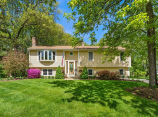 14 Sycamore Dr, Rutland, MA 01543