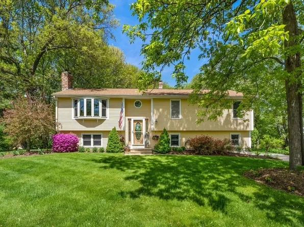 14 Sycamore Dr, Rutland, MA 01543