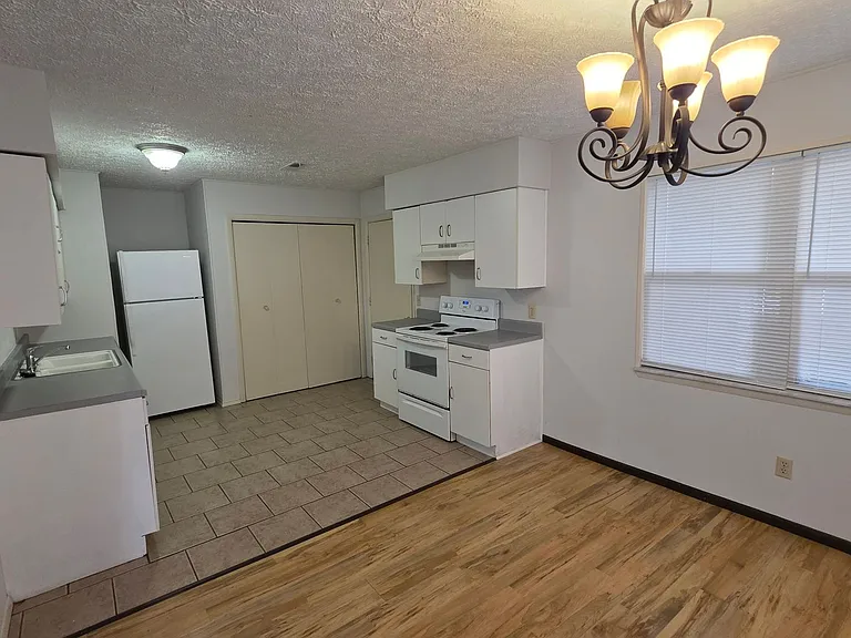 624 W Lois St — Photo 7