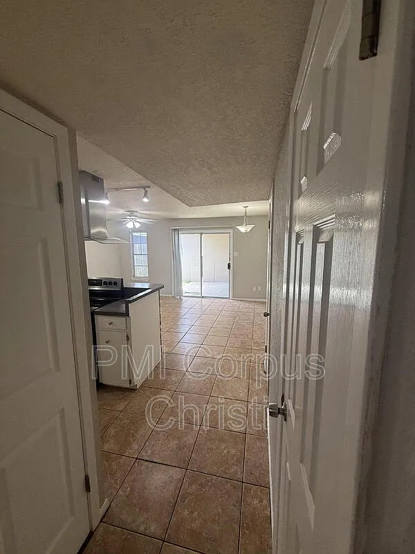 3 bed, 2.5 bath, 1411 sqft, $1,650 — Photo 3