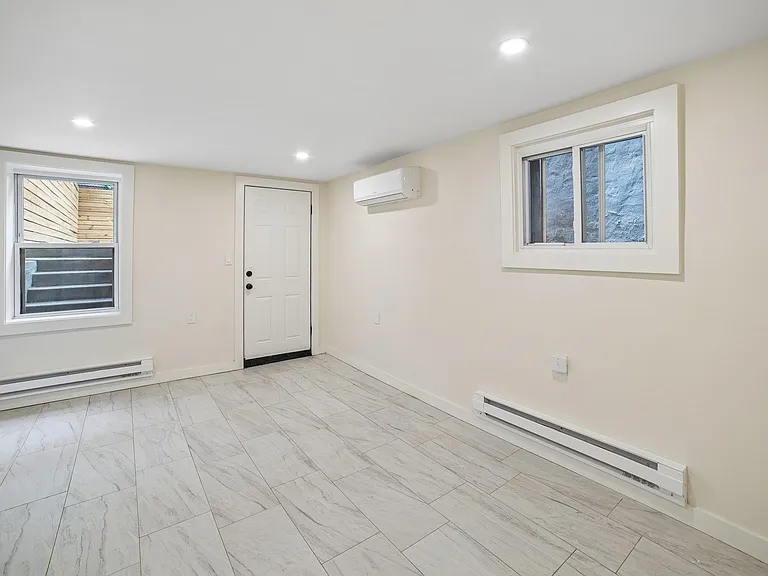 62.5 Oak St #1 — Photo 8