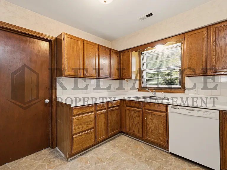 1620 E Selma St — Photo 27