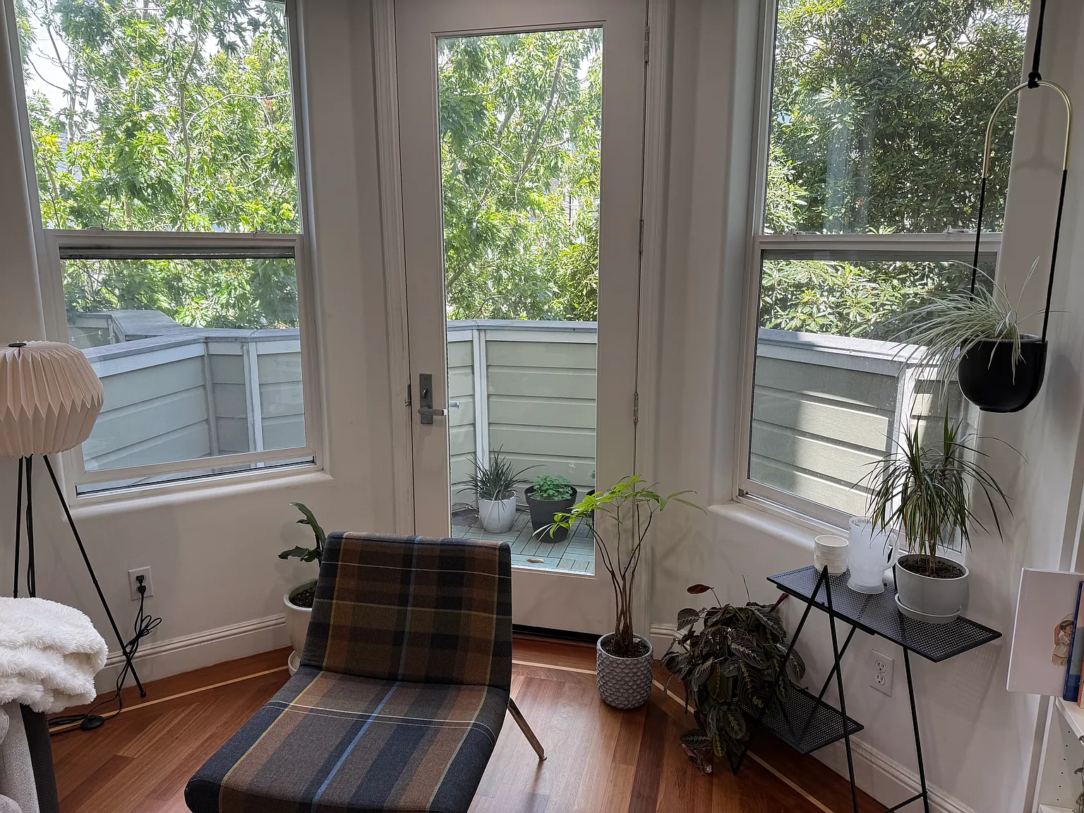 2 bed, 1099 sqft, $6,900 — Photo 3