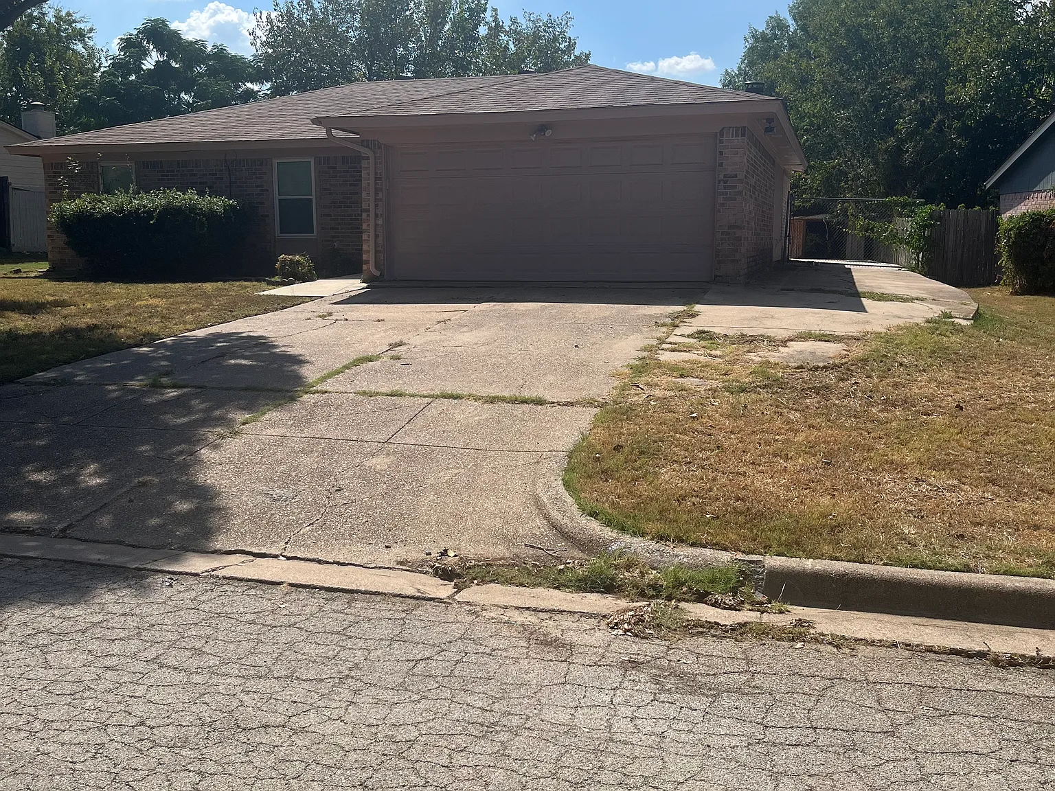 7504 Folkstone Dr — Photo 3