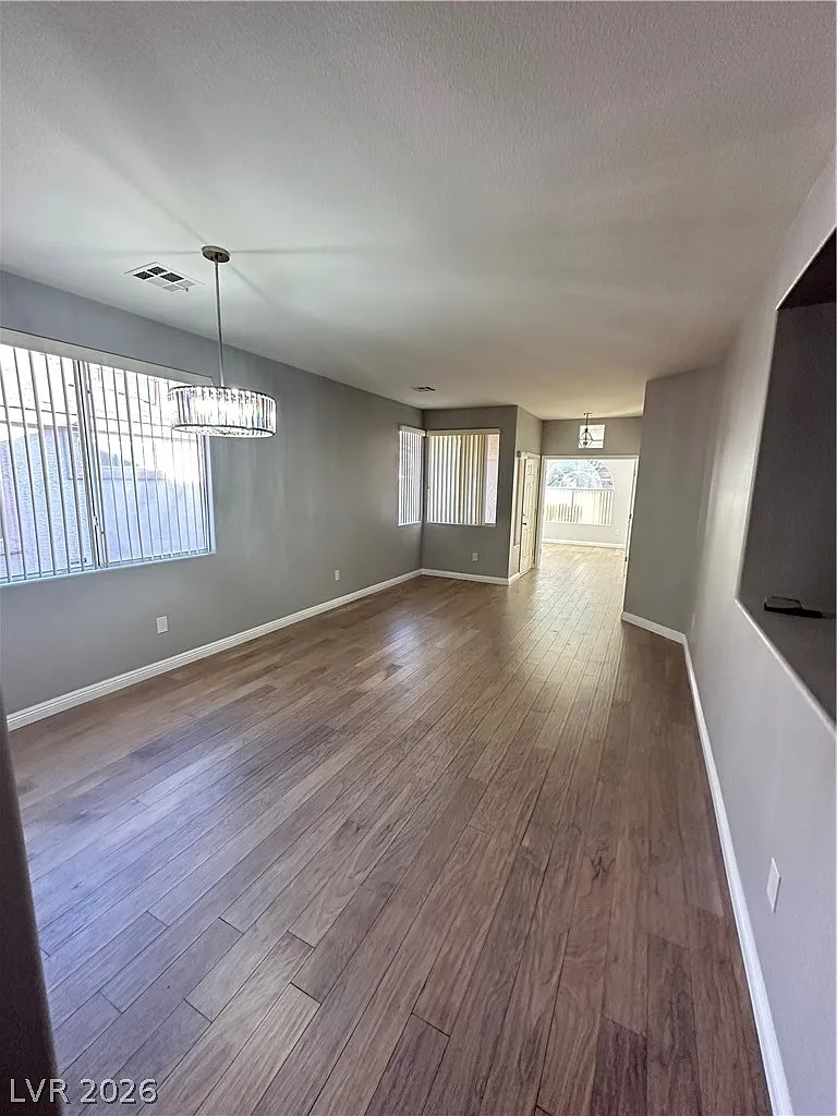 3 bed, 2.0 bath, 1676 sqft, $2,300 — Photo 4