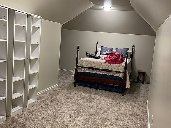 4th bedroom w/ storage area