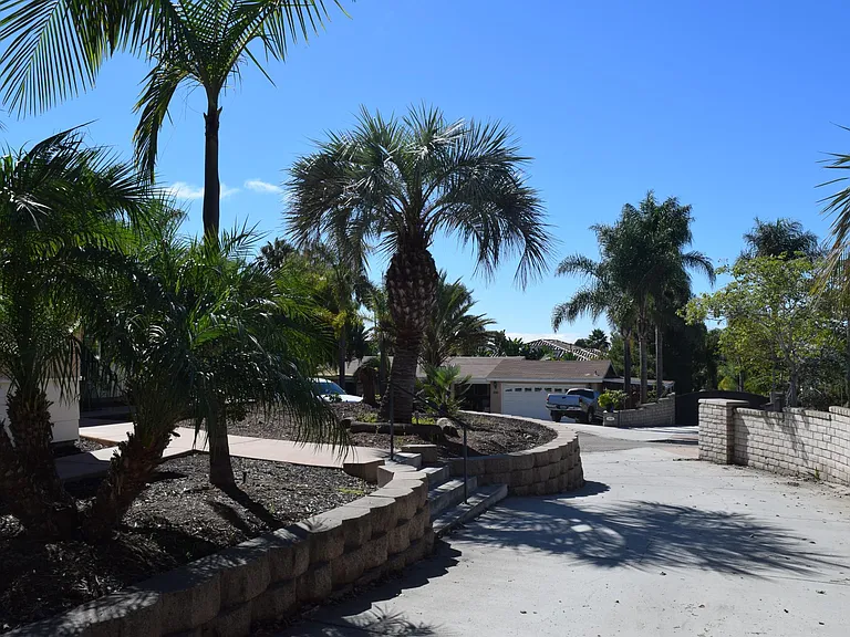 895 Passiflora Ave — Photo 24
