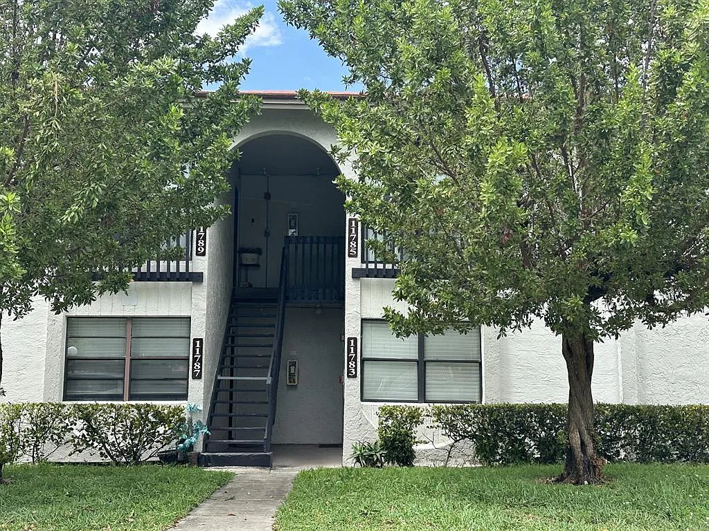 2 bed, 800 sqft, $1,950 — Photo 2