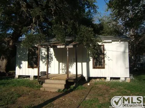628 Hoskins St, Gonzales, TX 78629