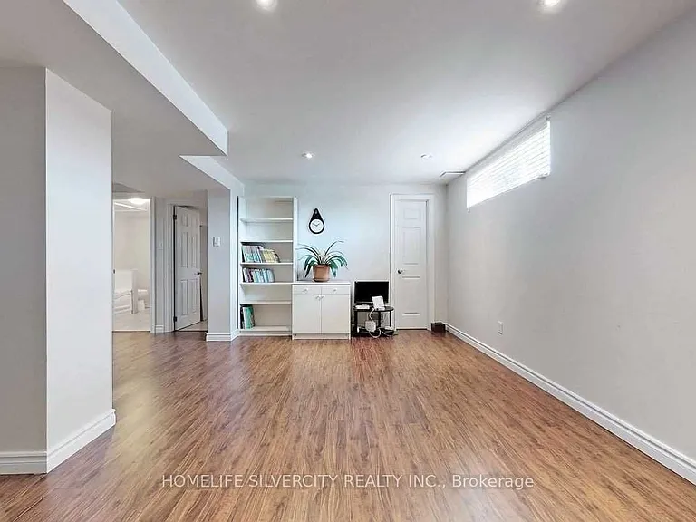 256 Weighton Dr — Photo 18