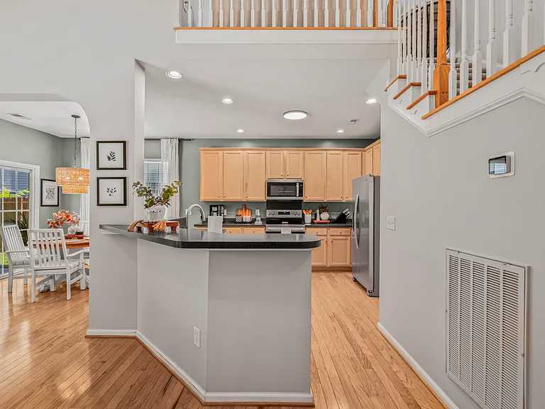 706 Beverly Dr — Photo 18