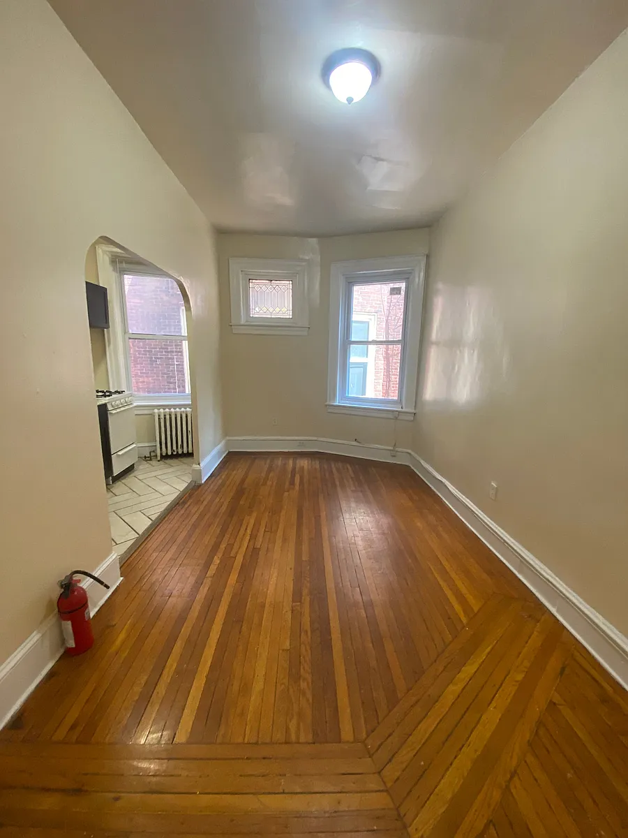 Building Photo - 215 S 46th St #2R