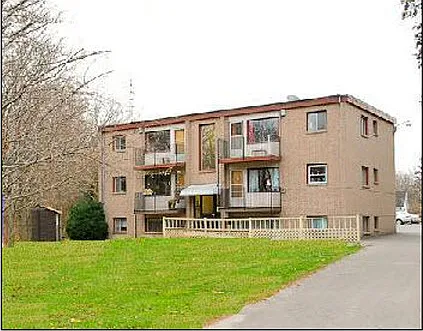 60 Prince Edward St — Photo 10