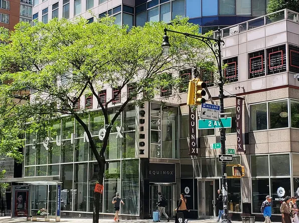 223 E 50th St APT 2C, Manhattan, NY 10022