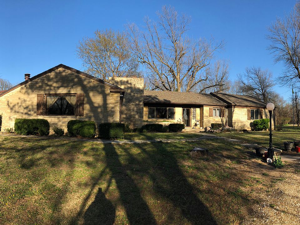 8 Crestwood Dr, Arkansas City, KS 67005 Zillow