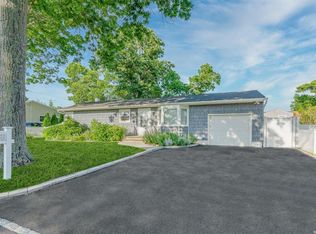 221 Smith Ave, Holbrook, NY 11741