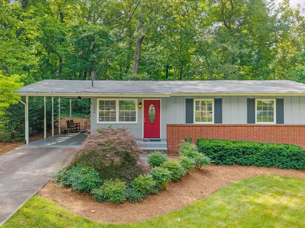 104 E Irving Ln, Oak Ridge, TN 37830