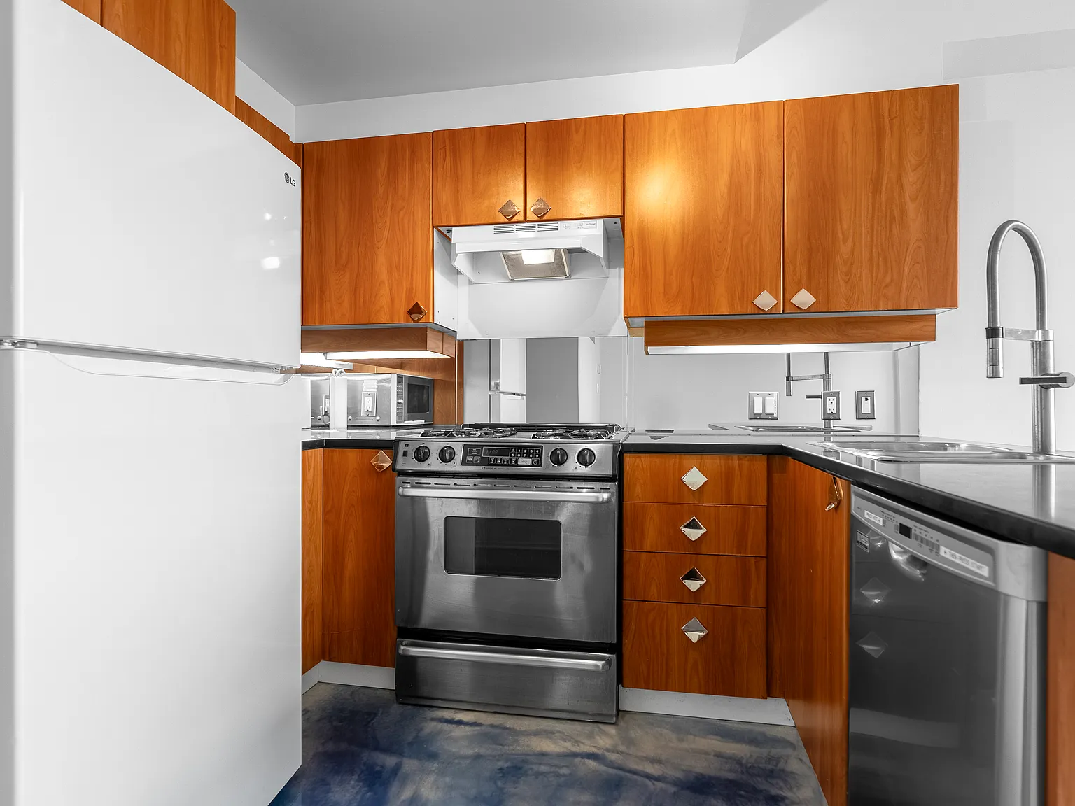 1 bed, 566 sqft, $2,695 — Photo 2