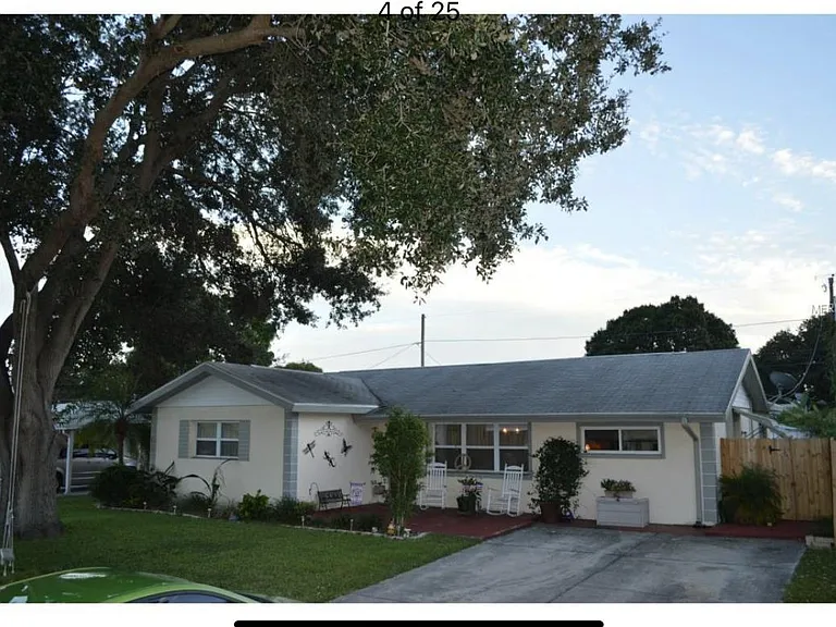 8418 75th Pl — Photo 1