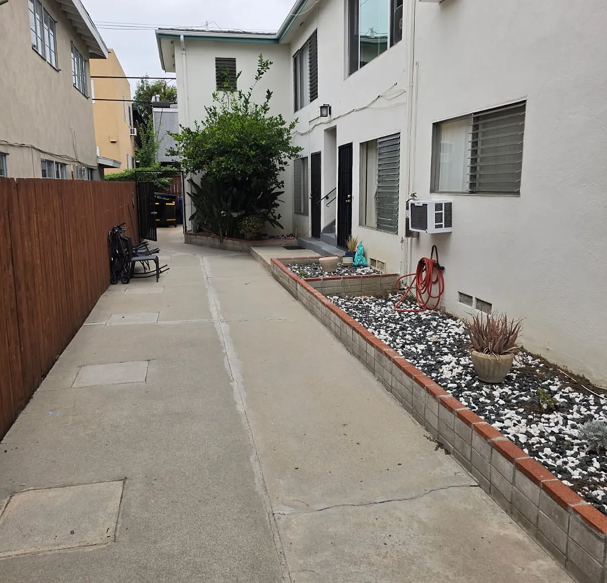 1 bed, 700 sqft, $2,300 — Photo 2