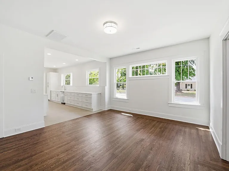 611 W Pearsall St #611 — Photo 5