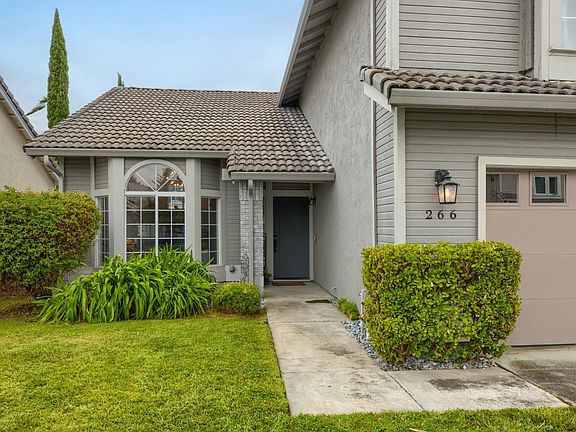 3rd image of 266 Sunridge Way
