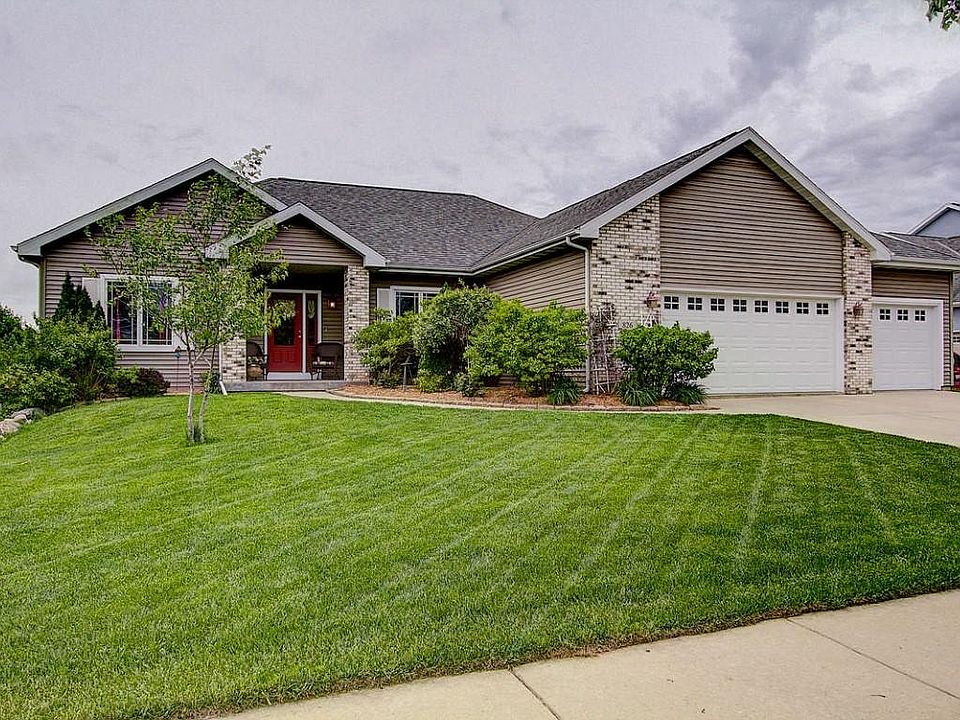 1st image of 826 Pinnacle Dr