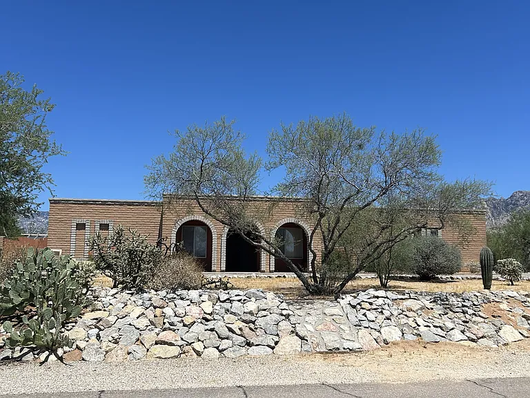 11830 N Joi Dr — Photo 1