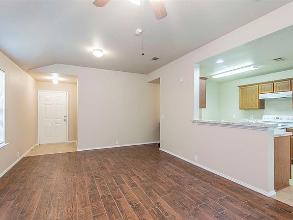 3rd image of 2821 Stonewall Ln