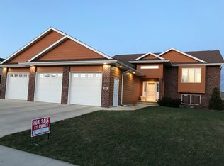 216 S Augusta Ave, Brandon, SD 57005