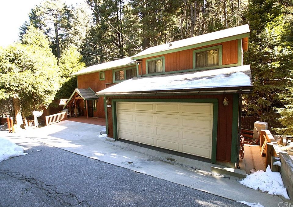 1st image of 715 Community Dr