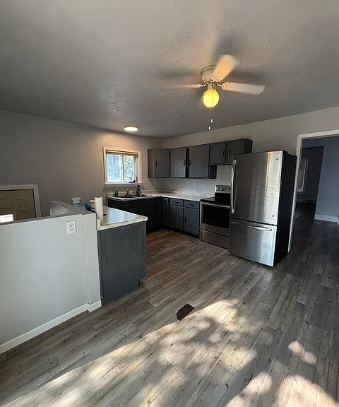 815 College St N — Photo 14