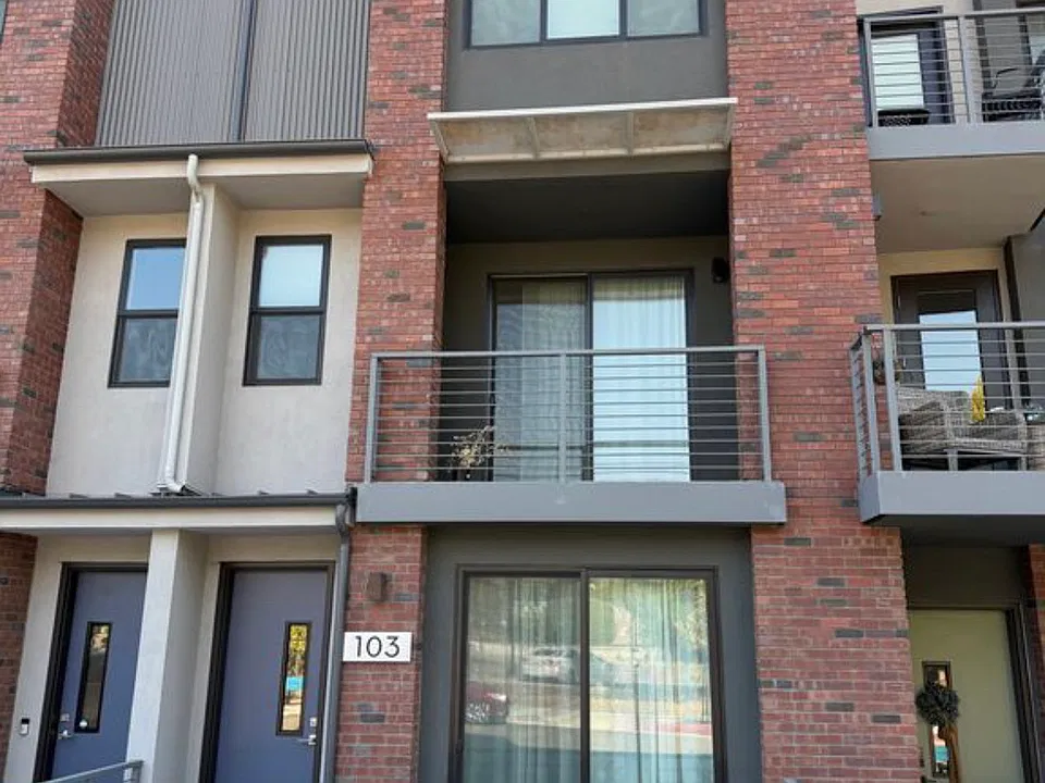 2375 Victoria Ave #103