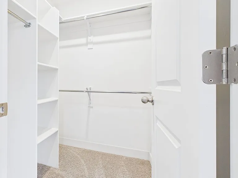 453 E 650 N — Photo 15