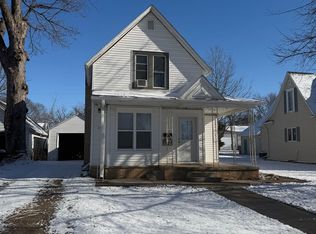 809 6th St, Sheldon, IA 51201