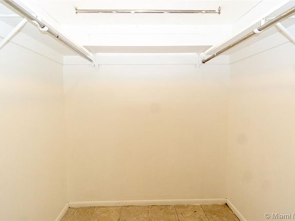 5th image of 922 NE 199th St #2G