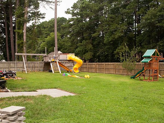 3rd image of 4153 Belvedere Dr
